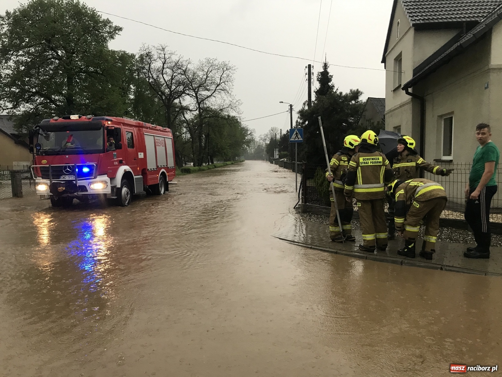 Zdjęcie w galerii na portalu naszraciborz.pl: Ponad 120 interwencji strażaków z powiatu raciborskiego. 81-latka uratowana z zalanej piwnicy wiadomości z regionu