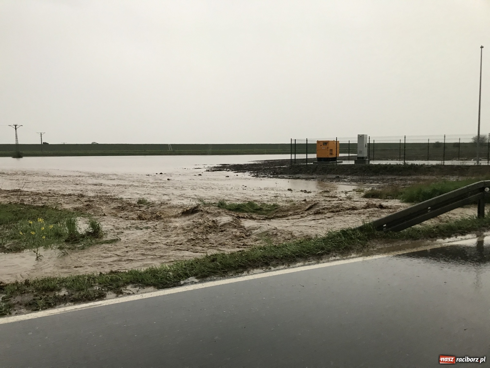 Zdjęcie w galerii na portalu naszraciborz.pl: Ponad 120 interwencji strażaków z powiatu raciborskiego. 81-latka uratowana z zalanej piwnicy wiadomości z regionu