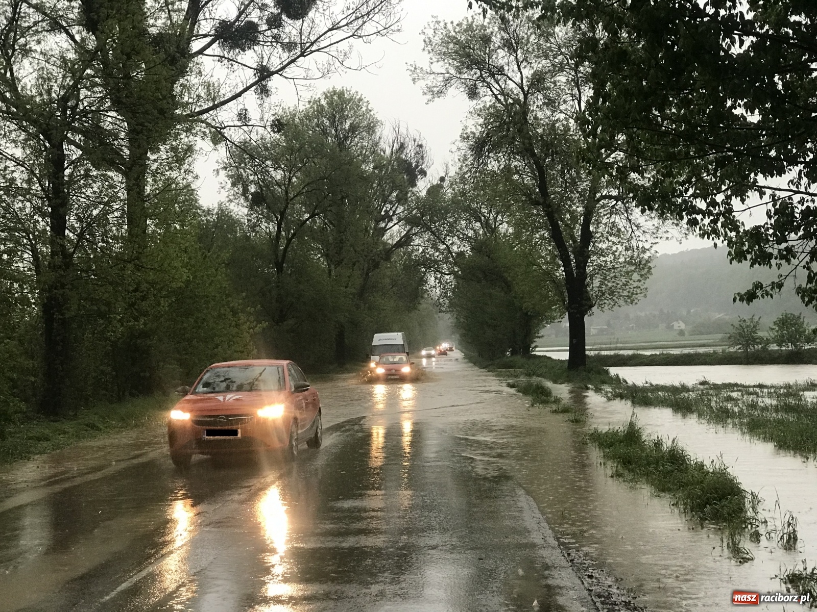 Zdjęcie w galerii na portalu naszraciborz.pl: Ponad 120 interwencji strażaków z powiatu raciborskiego. 81-latka uratowana z zalanej piwnicy wiadomości z regionu