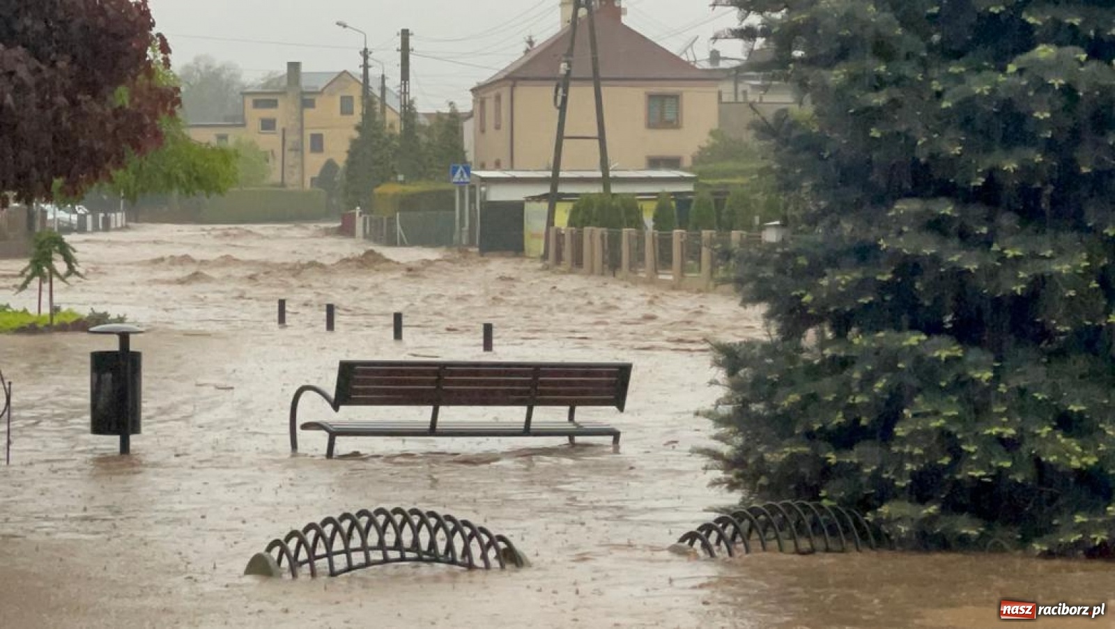 Zdjęcie w galerii na portalu naszraciborz.pl: Ponad 120 interwencji strażaków z powiatu raciborskiego. 81-latka uratowana z zalanej piwnicy wiadomości z regionu