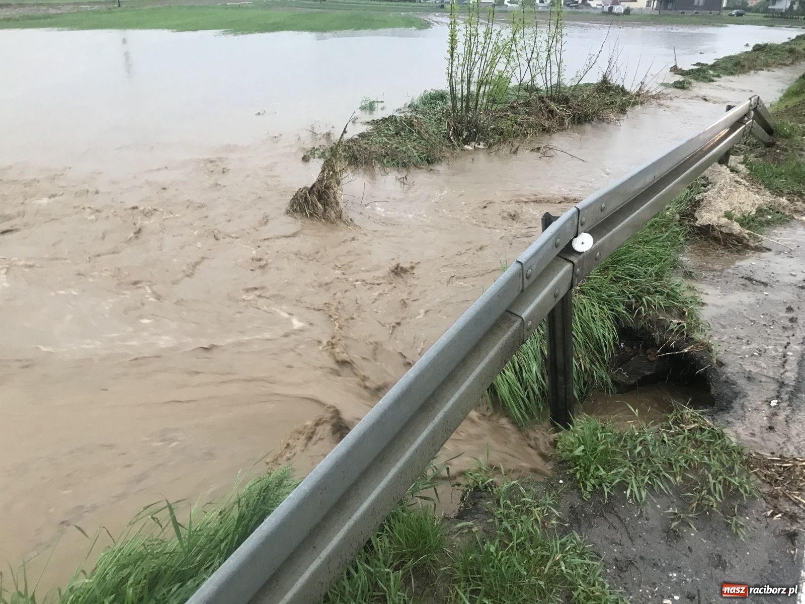 Zdjęcie w galerii na portalu naszraciborz.pl: Ponad 120 interwencji strażaków z powiatu raciborskiego. 81-latka uratowana z zalanej piwnicy wiadomości z regionu