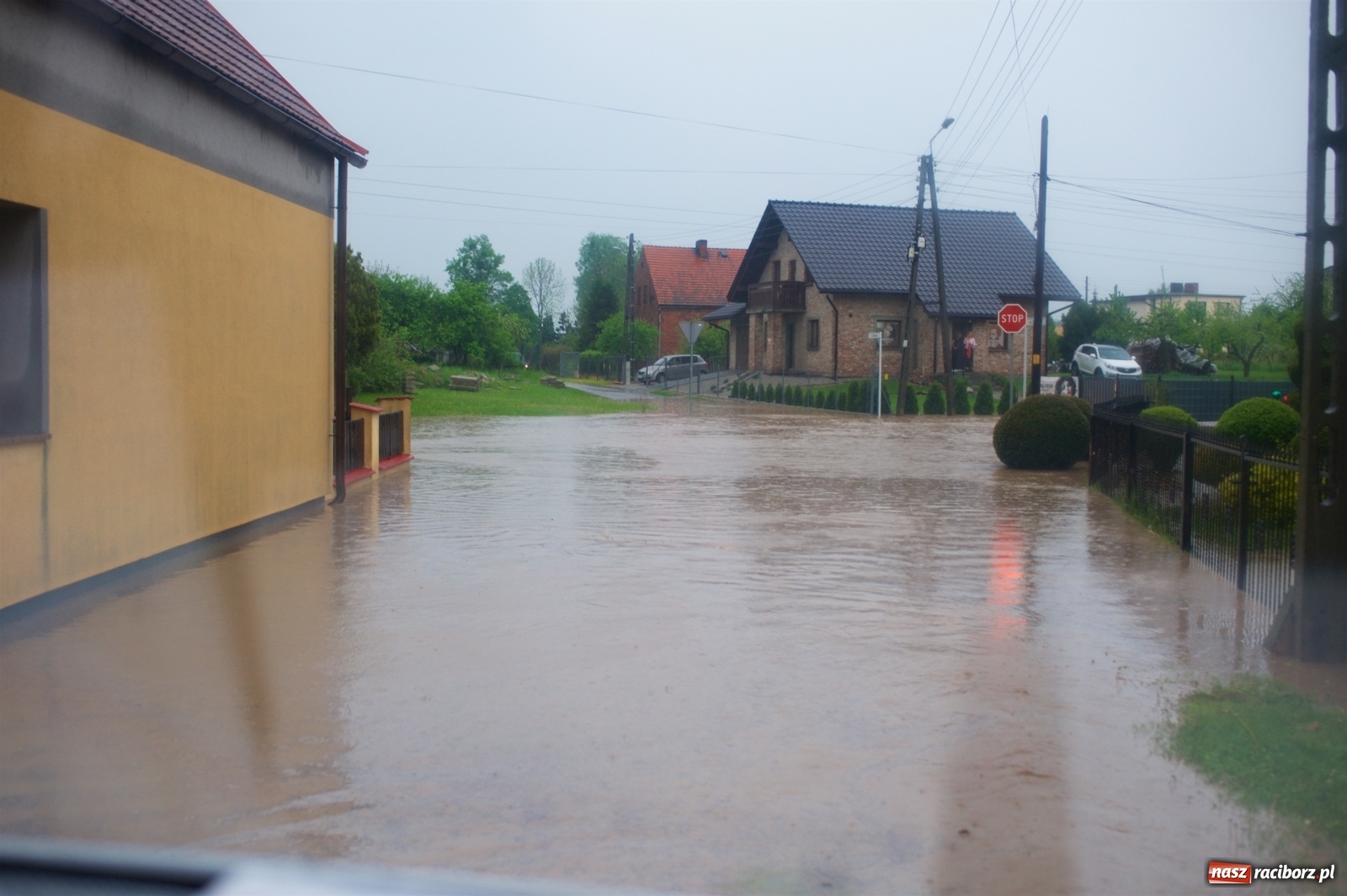Zdjęcie w galerii na portalu naszraciborz.pl: Tworków-Nowa Wioska-Lubomia-Borucin. Nikt tu takiej wody nie widział! wiadomości z regionu