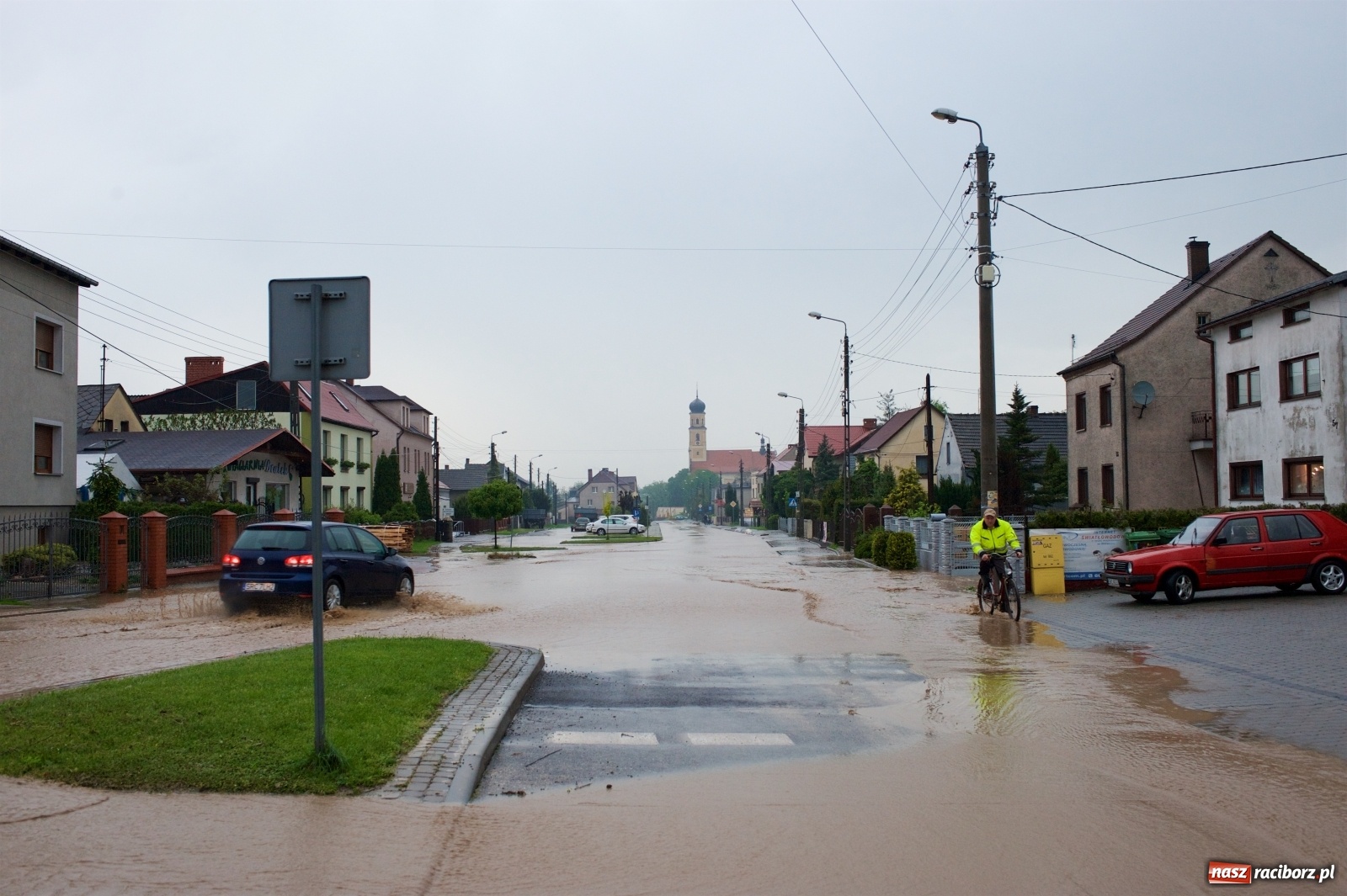 Zdjęcie w galerii na portalu naszraciborz.pl: Tworków-Nowa Wioska-Lubomia-Borucin. Nikt tu takiej wody nie widział! wiadomości z regionu