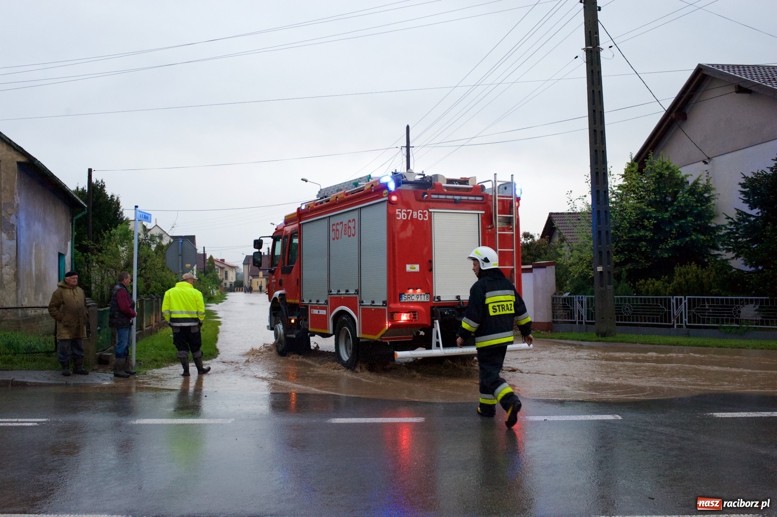 Zdjęcie w galerii na portalu naszraciborz.pl: Tworków-Nowa Wioska-Lubomia-Borucin. Nikt tu takiej wody nie widział! wiadomości z regionu