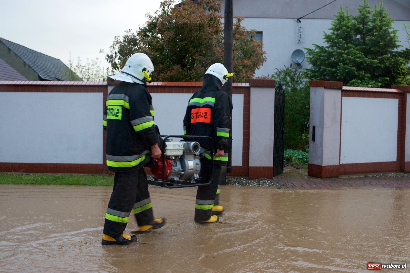 Zdjęcie w galerii na portalu naszraciborz.pl: Tworków-Nowa Wioska-Lubomia-Borucin. Nikt tu takiej wody nie widział! wiadomości z regionu