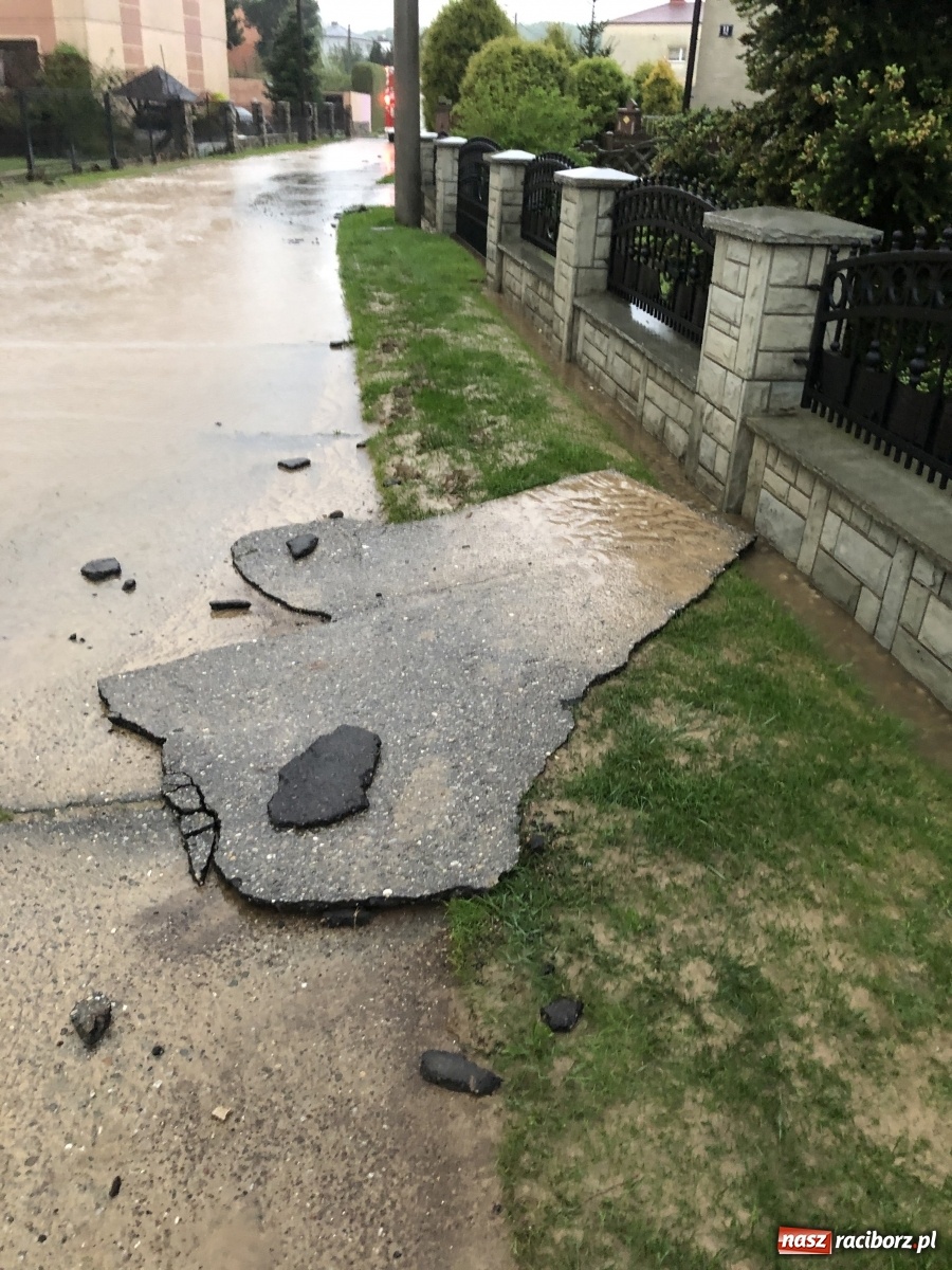 Zdjęcie w galerii na portalu naszraciborz.pl: Tworków-Nowa Wioska-Lubomia-Borucin. Nikt tu takiej wody nie widział! wiadomości z regionu