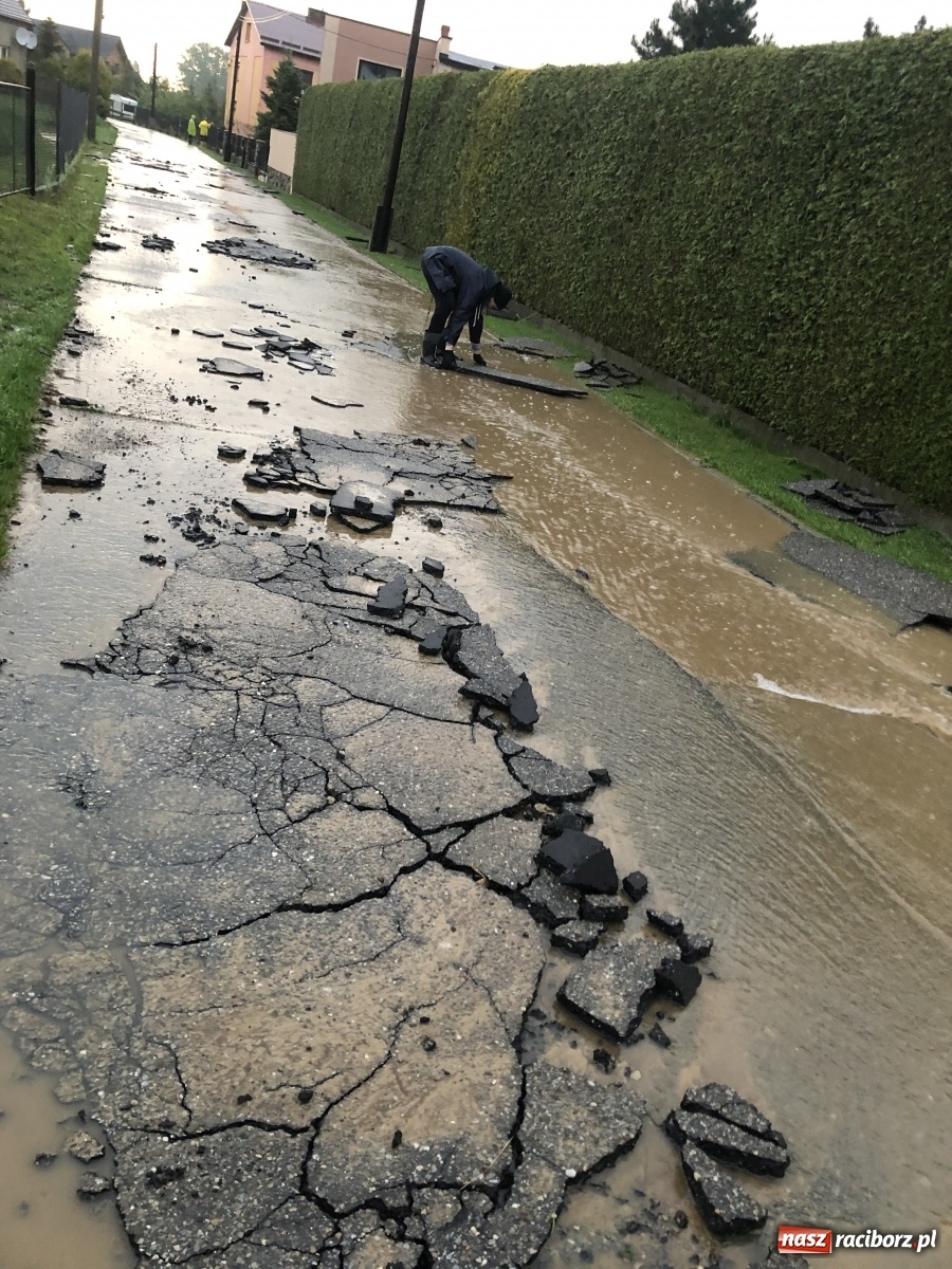 Zdjęcie w galerii na portalu naszraciborz.pl: Tworków-Nowa Wioska-Lubomia-Borucin. Nikt tu takiej wody nie widział! wiadomości z regionu