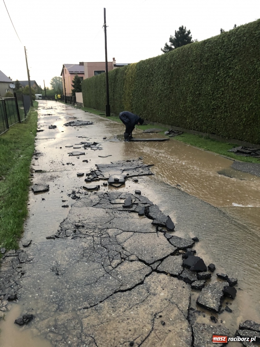 Zdjęcie w galerii na portalu naszraciborz.pl: Tworków-Nowa Wioska-Lubomia-Borucin. Nikt tu takiej wody nie widział! wiadomości z regionu