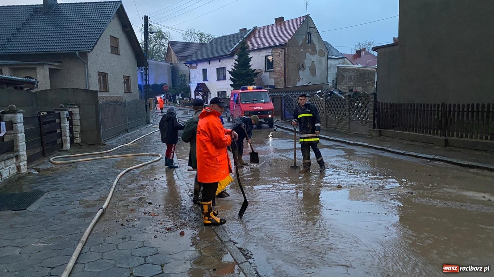 Zdjęcie w galerii na portalu naszraciborz.pl: Tworków-Nowa Wioska-Lubomia-Borucin. Nikt tu takiej wody nie widział! wiadomości z regionu