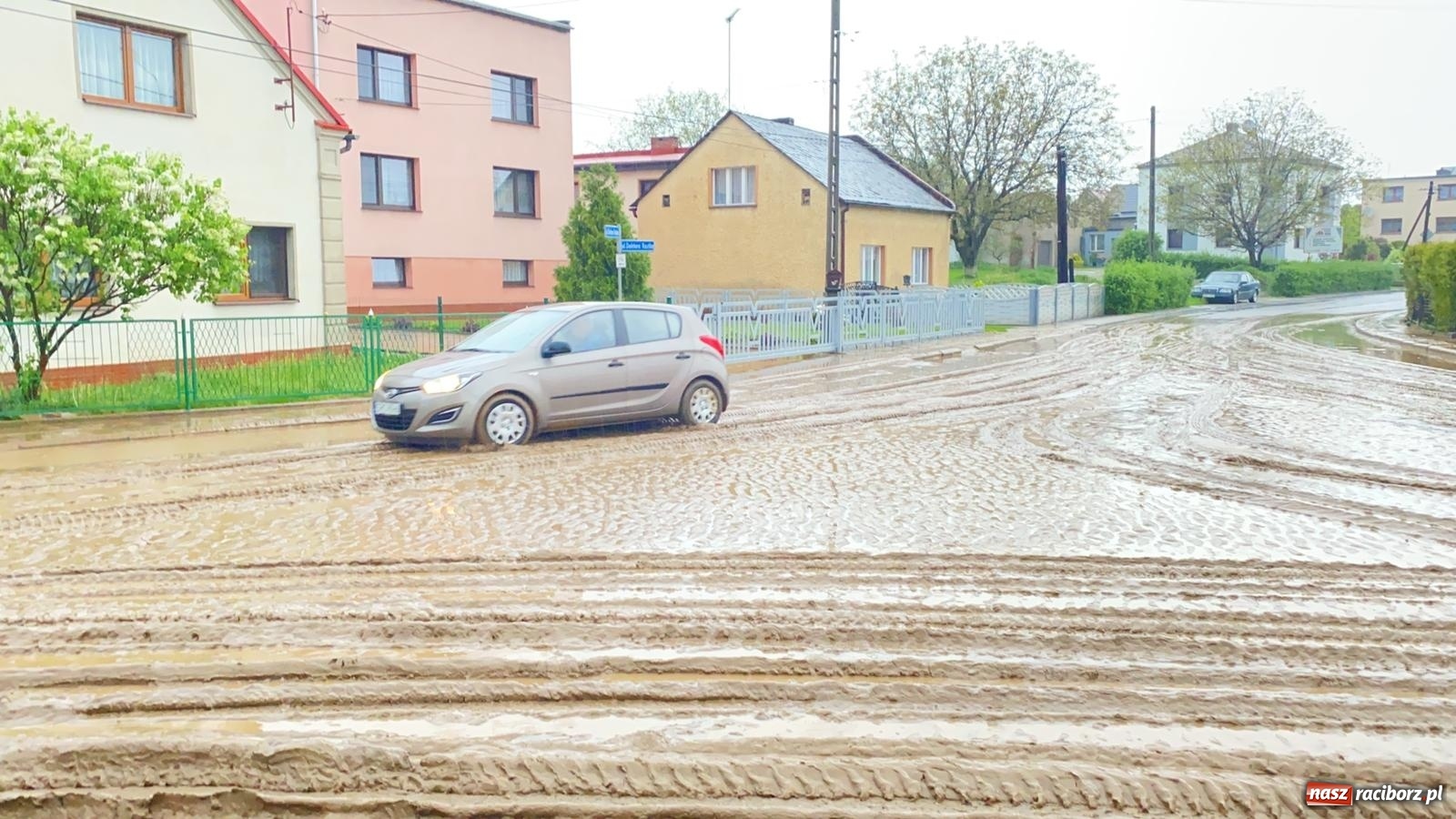 Zdjęcie w galerii na portalu naszraciborz.pl: Tworków-Nowa Wioska-Lubomia-Borucin. Nikt tu takiej wody nie widział! wiadomości z regionu