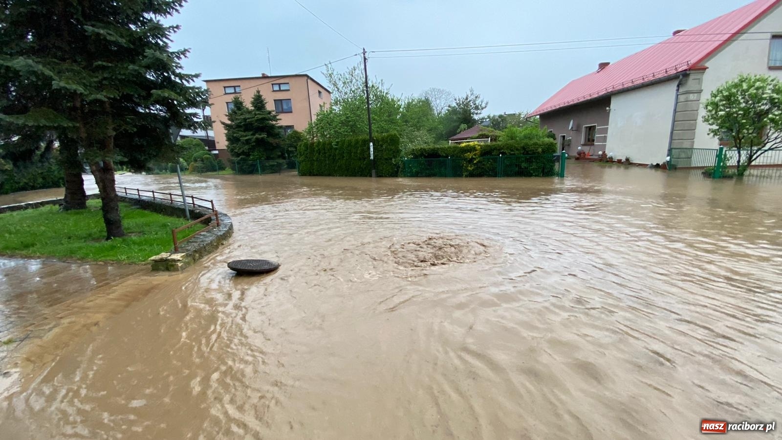 Zdjęcie w galerii na portalu naszraciborz.pl: Tworków-Nowa Wioska-Lubomia-Borucin. Nikt tu takiej wody nie widział! wiadomości z regionu