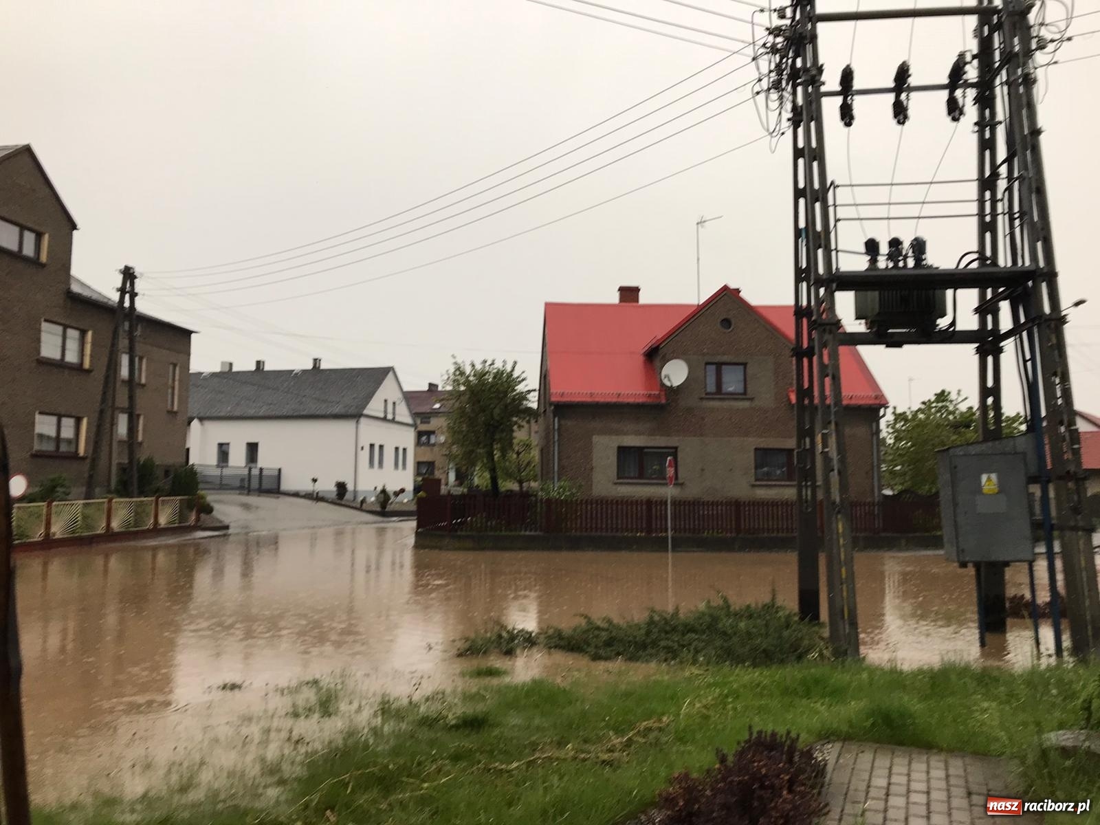 Zdjęcie w galerii na portalu naszraciborz.pl: Tworków-Nowa Wioska-Lubomia-Borucin. Nikt tu takiej wody nie widział! wiadomości z regionu