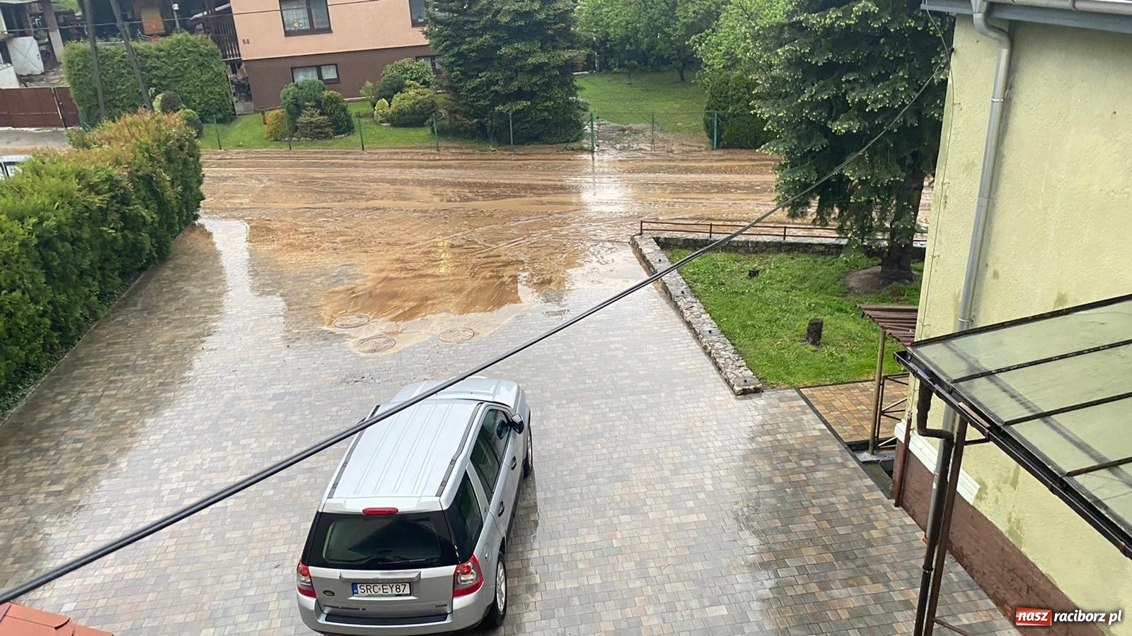 Zdjęcie w galerii na portalu naszraciborz.pl: Tworków-Nowa Wioska-Lubomia-Borucin. Nikt tu takiej wody nie widział! wiadomości z regionu