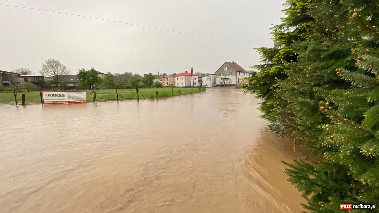 Zdjęcie w galerii na portalu naszraciborz.pl: Tworków-Nowa Wioska-Lubomia-Borucin. Nikt tu takiej wody nie widział! wiadomości z regionu