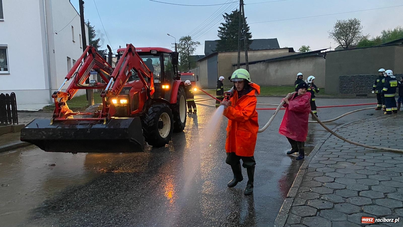 Zdjęcie w galerii na portalu naszraciborz.pl: Tworków-Nowa Wioska-Lubomia-Borucin. Nikt tu takiej wody nie widział! wiadomości z regionu