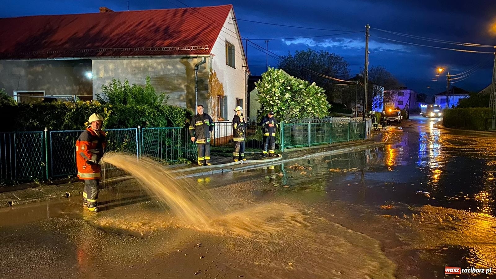 Zdjęcie w galerii na portalu naszraciborz.pl: Tworków-Nowa Wioska-Lubomia-Borucin. Nikt tu takiej wody nie widział! wiadomości z regionu