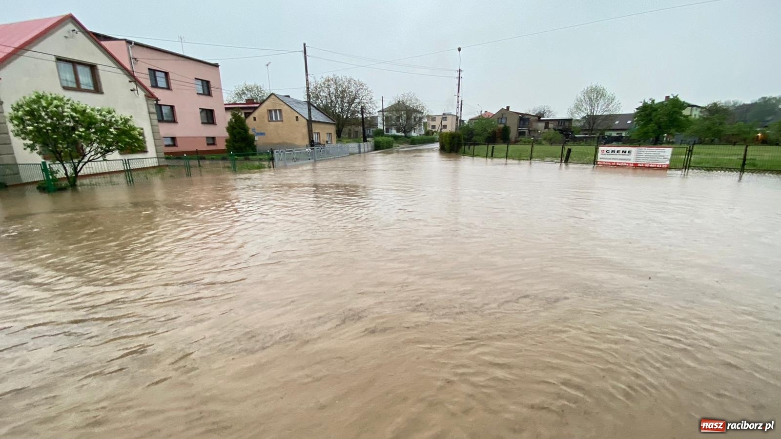 Zdjęcie w galerii na portalu naszraciborz.pl: Tworków-Nowa Wioska-Lubomia-Borucin. Nikt tu takiej wody nie widział! wiadomości z regionu