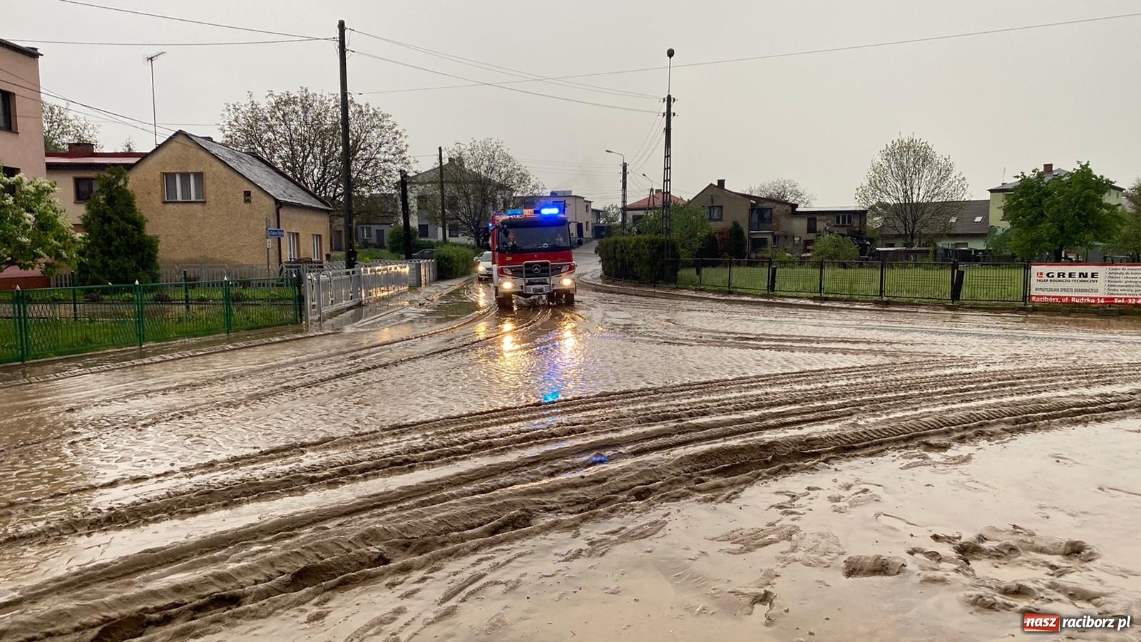 Zdjęcie w galerii na portalu naszraciborz.pl: Tworków-Nowa Wioska-Lubomia-Borucin. Nikt tu takiej wody nie widział! wiadomości z regionu