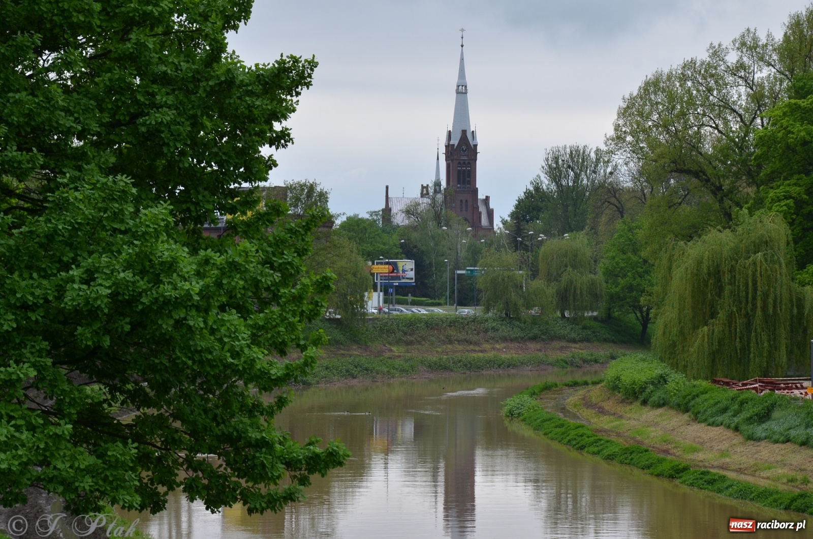 Zdjęcie w galerii na portalu naszraciborz.pl: Odra zamknięta dla żeglugi. Zdjęcia rzeki po nawałnicach wiadomości z regionu