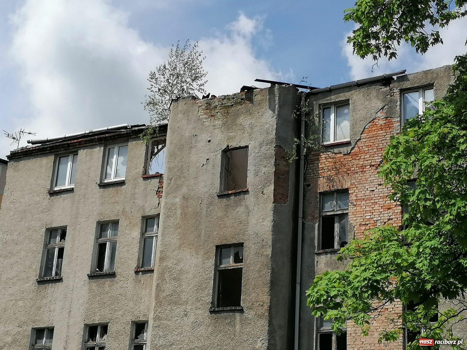 Zdjęcie w galerii na portalu naszraciborz.pl: Wyburzają starą kamienicę przy Drzymały. Zobaczcie, co powstanie w jej miejscu [FOTO i WIDEO] wiadomości z regionu