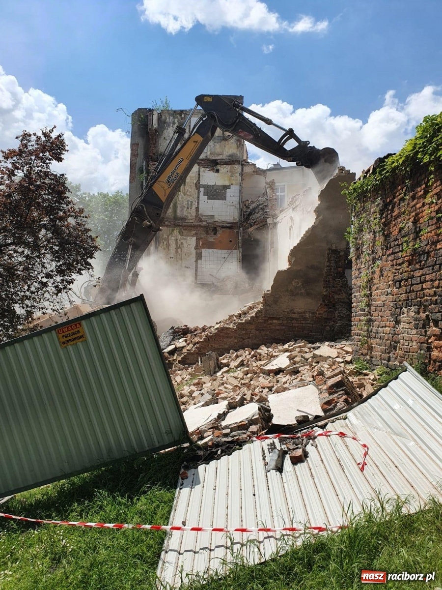 Zdjęcie w galerii na portalu naszraciborz.pl: Wyburzają starą kamienicę przy Drzymały. Zobaczcie, co powstanie w jej miejscu [FOTO i WIDEO] wiadomości z regionu
