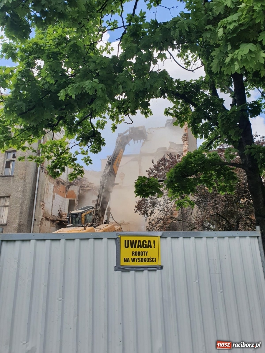 Zdjęcie w galerii na portalu naszraciborz.pl: Wyburzają starą kamienicę przy Drzymały. Zobaczcie, co powstanie w jej miejscu [FOTO i WIDEO] wiadomości z regionu