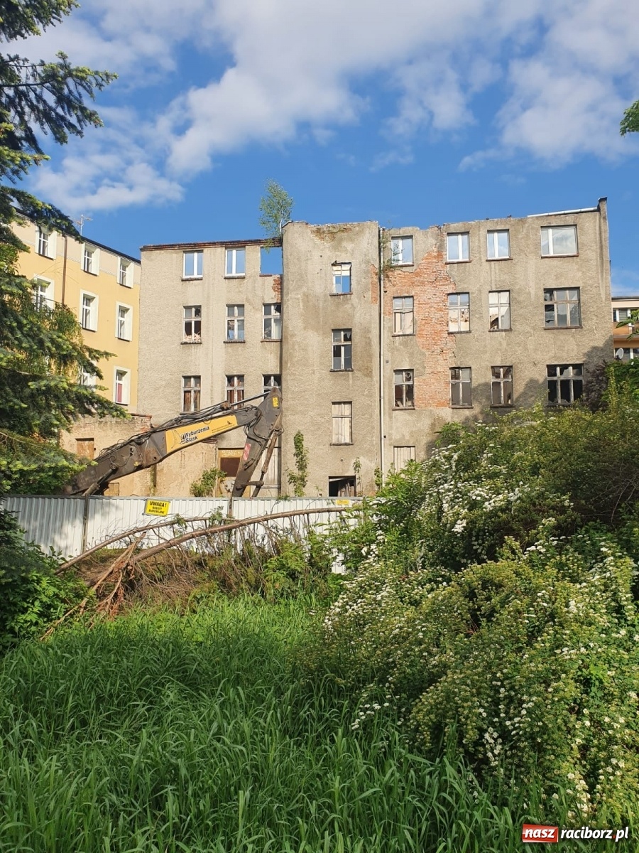 Zdjęcie w galerii na portalu naszraciborz.pl: Wyburzają starą kamienicę przy Drzymały. Zobaczcie, co powstanie w jej miejscu [FOTO i WIDEO] wiadomości z regionu