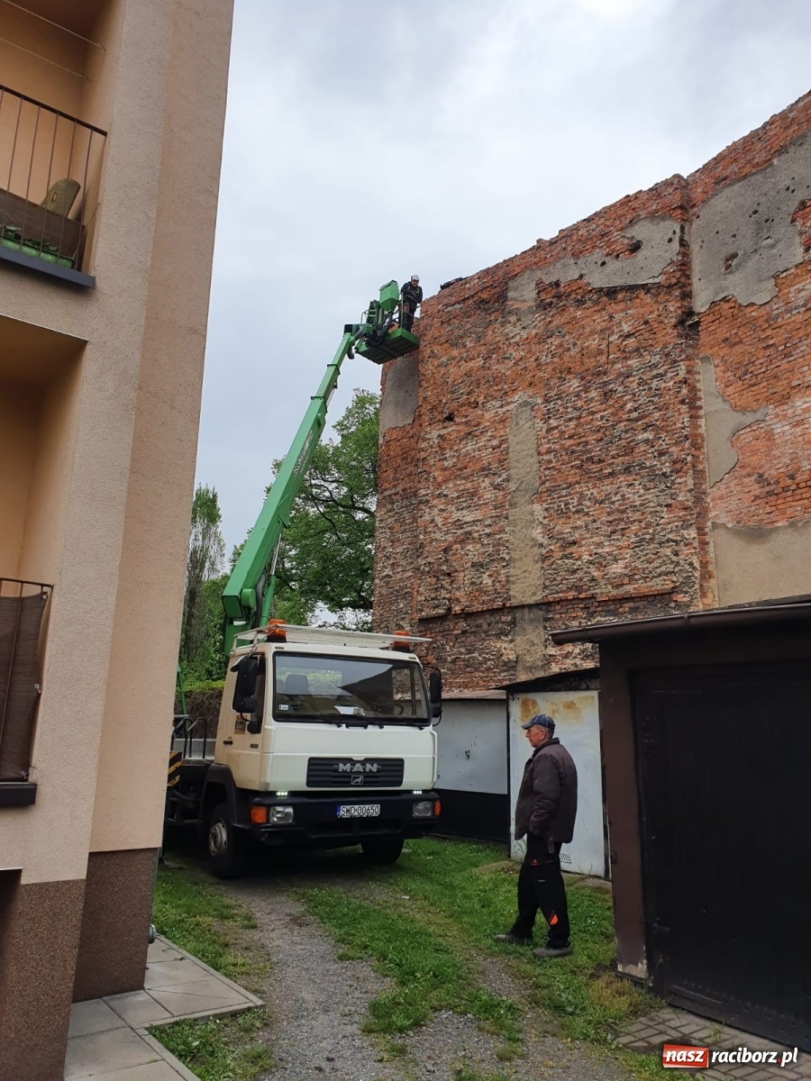 Zdjęcie w galerii na portalu naszraciborz.pl: Wyburzają starą kamienicę przy Drzymały. Zobaczcie, co powstanie w jej miejscu [FOTO i WIDEO] wiadomości z regionu