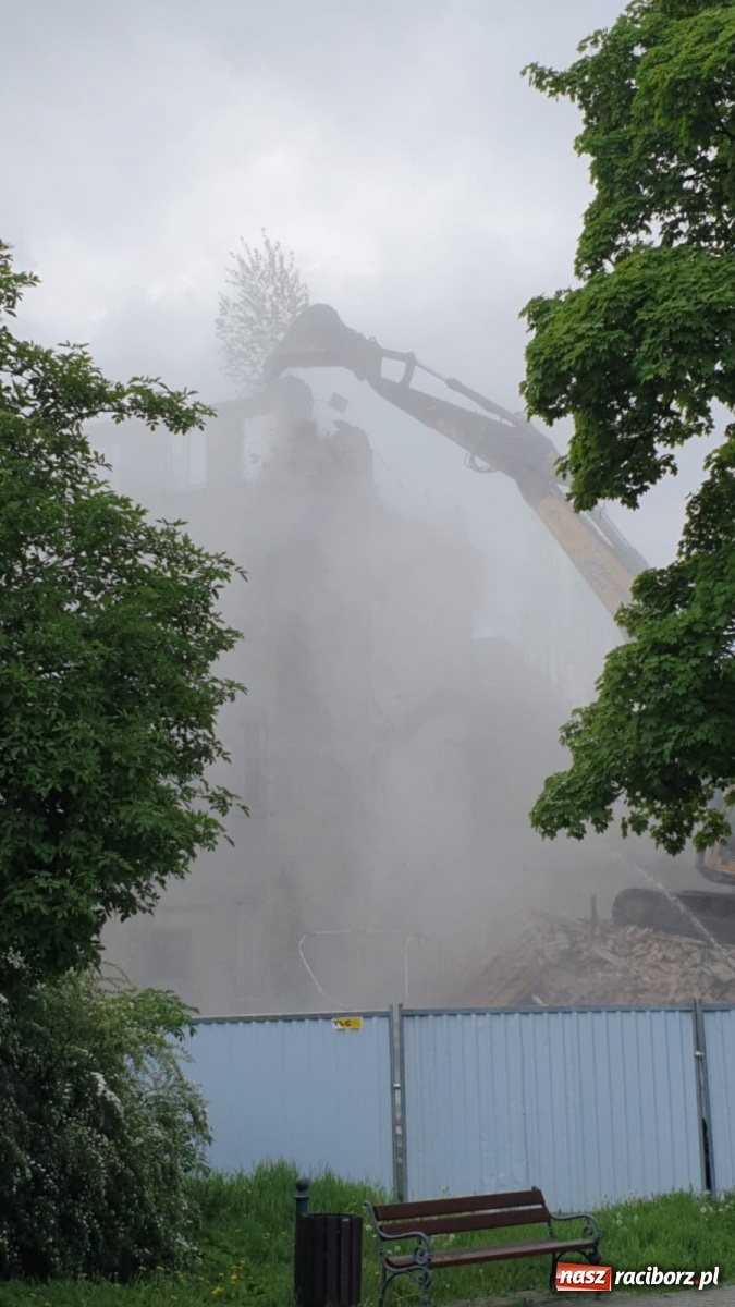 Zdjęcie w galerii na portalu naszraciborz.pl: Wyburzają starą kamienicę przy Drzymały. Zobaczcie, co powstanie w jej miejscu [FOTO i WIDEO] wiadomości z regionu