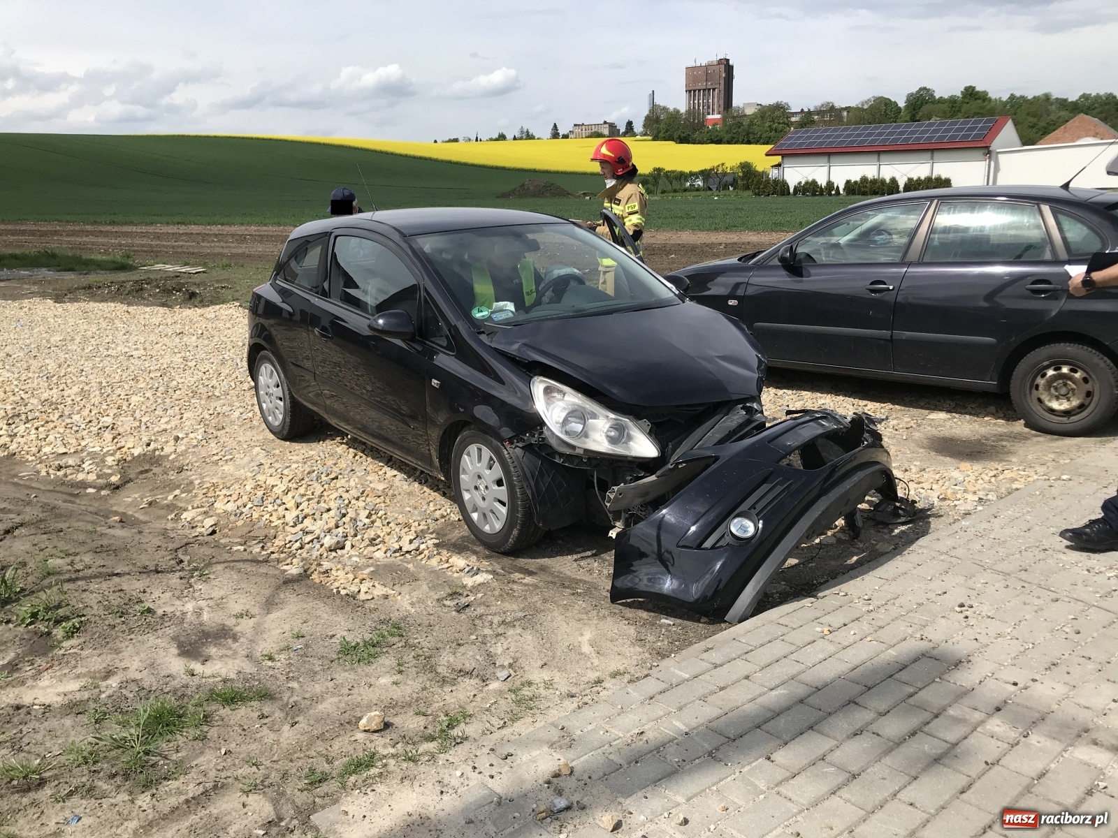 Zdjęcie w galerii na portalu naszraciborz.pl: Kobieta trafiła do szpitala po zderzeniu na Starowiejskiej wiadomości z regionu