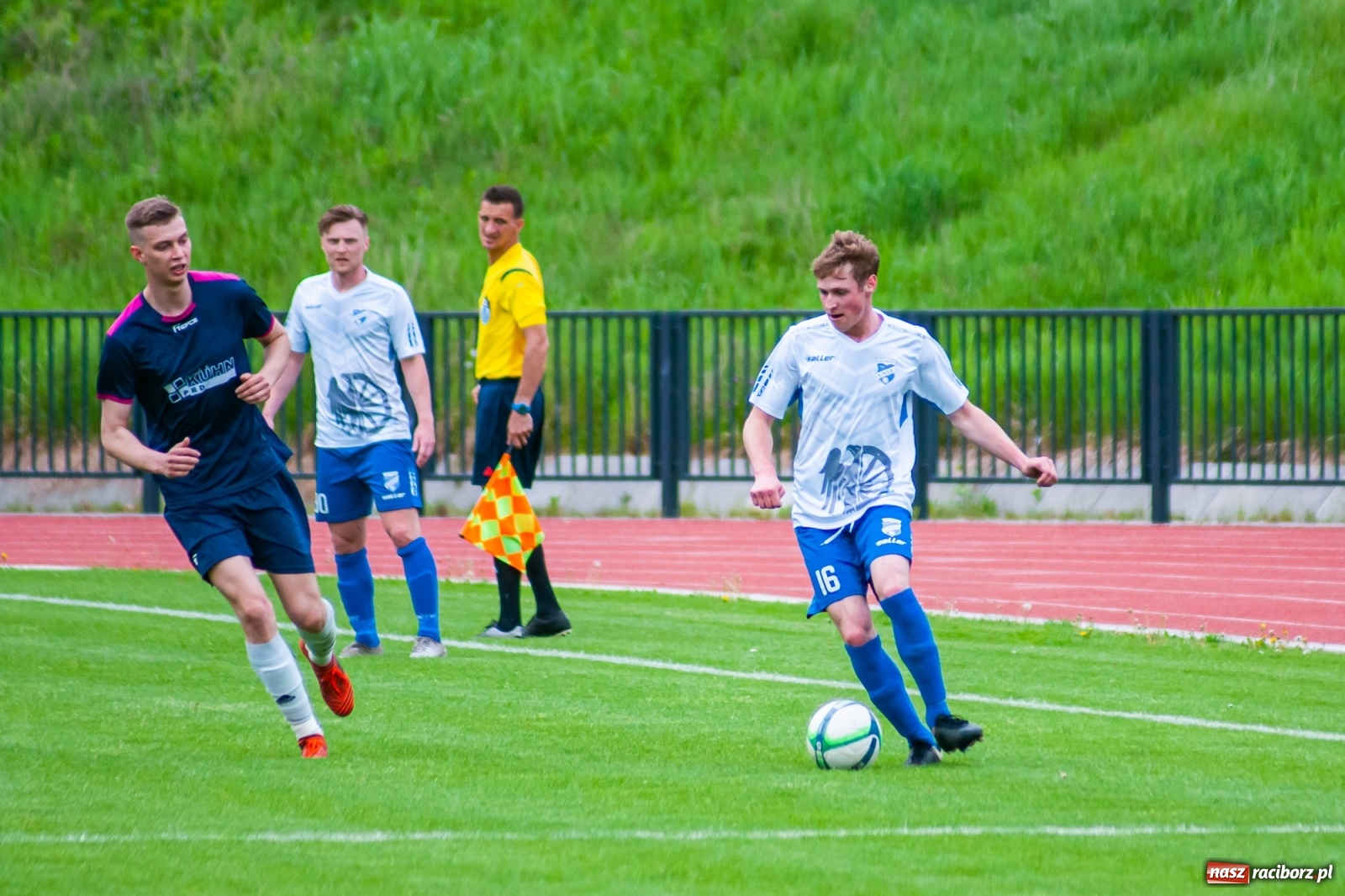 Zdjęcie w galerii na portalu naszraciborz.pl: Lepiej późno, niż wcale. Pierwsza wiosenna wygrana raciborskiej Unii [FOTO] wiadomości z regionu
