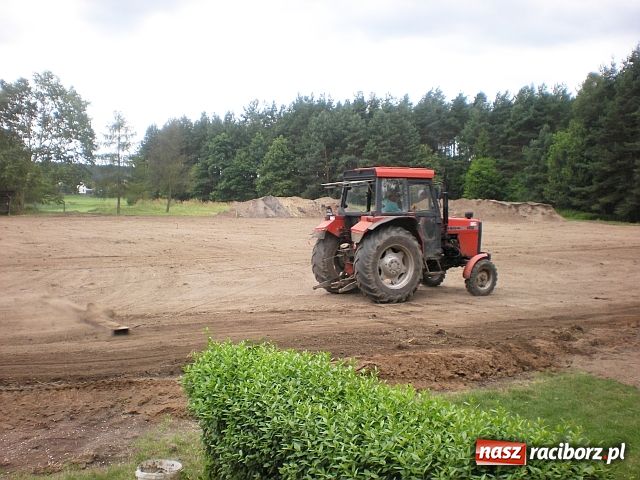 Zdjęcie w galerii na portalu naszraciborz.pl: Boisko w Rudzie w końcu równe? wiadomości z regionu