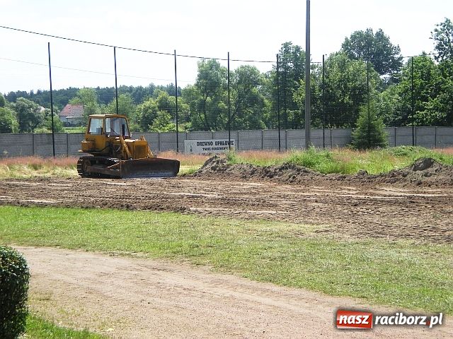 Zdjęcie w galerii na portalu naszraciborz.pl: Boisko w Rudzie w końcu równe? wiadomości z regionu