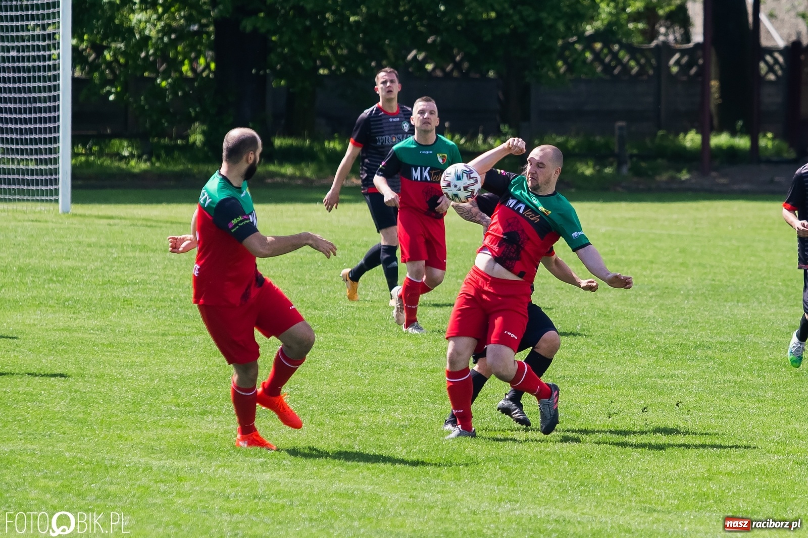 Zdjęcie w galerii na portalu naszraciborz.pl: Chwałowice na kolanach. Tworków goni czołówkę [FOTO] wiadomości z regionu