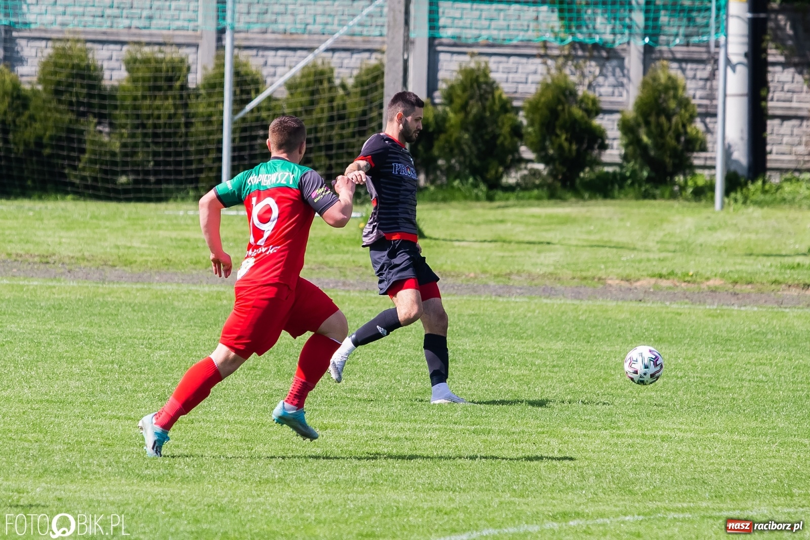 Zdjęcie w galerii na portalu naszraciborz.pl: Chwałowice na kolanach. Tworków goni czołówkę [FOTO] wiadomości z regionu