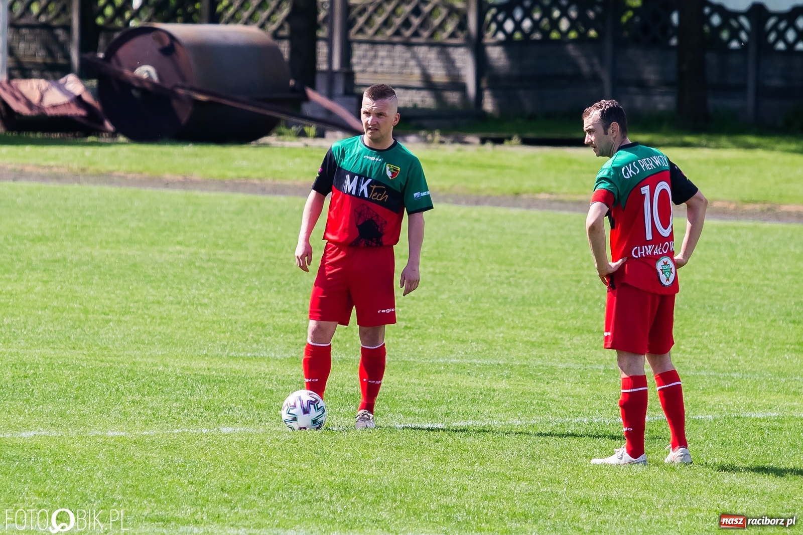 Zdjęcie w galerii na portalu naszraciborz.pl: Chwałowice na kolanach. Tworków goni czołówkę [FOTO] wiadomości z regionu