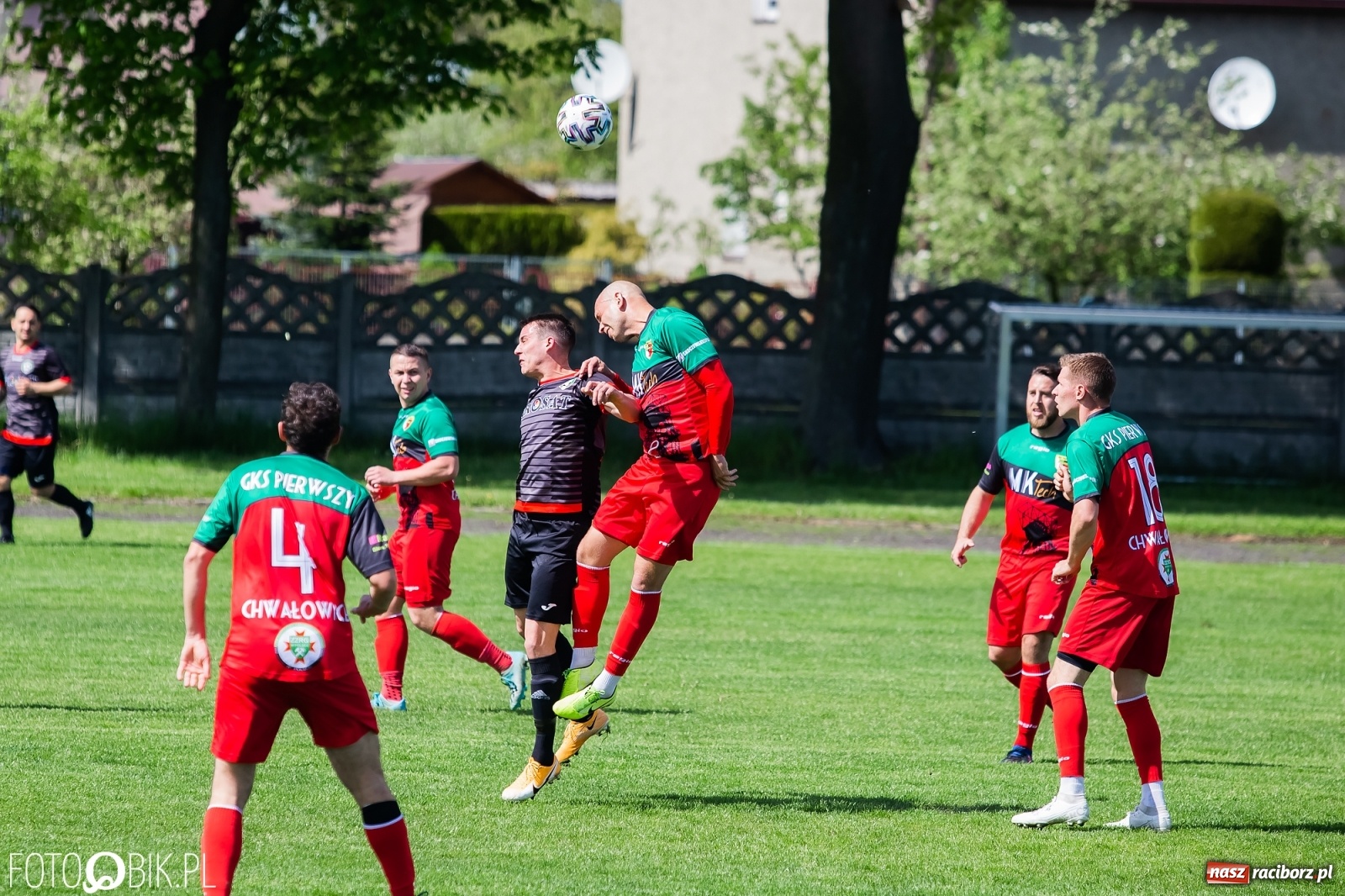 Zdjęcie w galerii na portalu naszraciborz.pl: Chwałowice na kolanach. Tworków goni czołówkę [FOTO] wiadomości z regionu