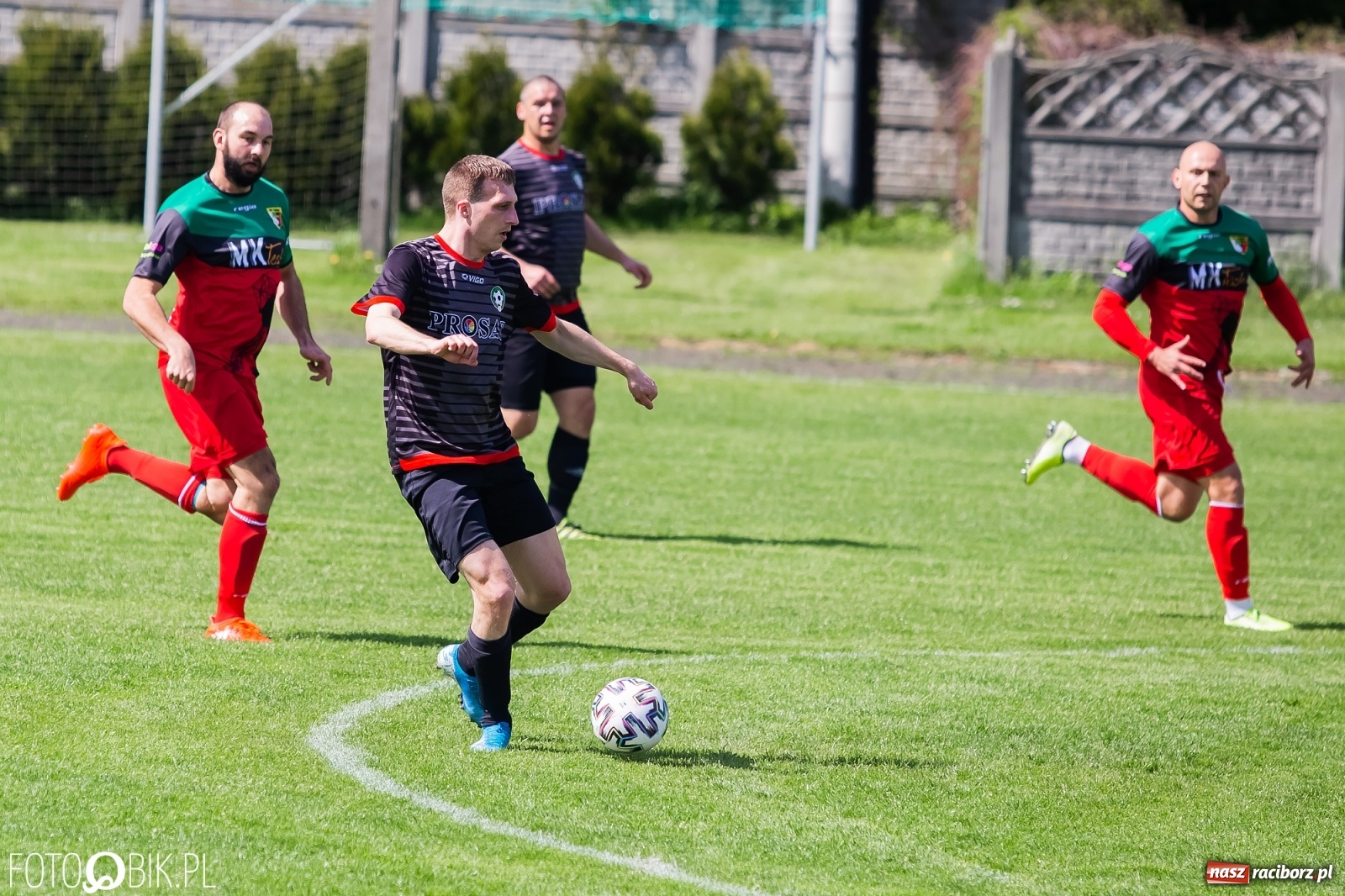 Zdjęcie w galerii na portalu naszraciborz.pl: Chwałowice na kolanach. Tworków goni czołówkę [FOTO] wiadomości z regionu