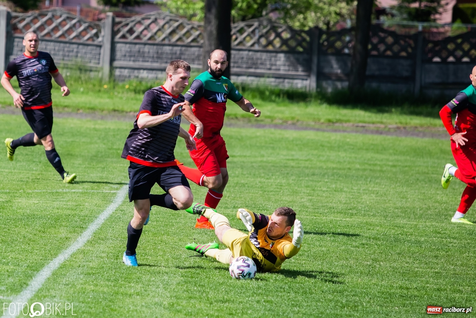 Zdjęcie w galerii na portalu naszraciborz.pl: Chwałowice na kolanach. Tworków goni czołówkę [FOTO] wiadomości z regionu