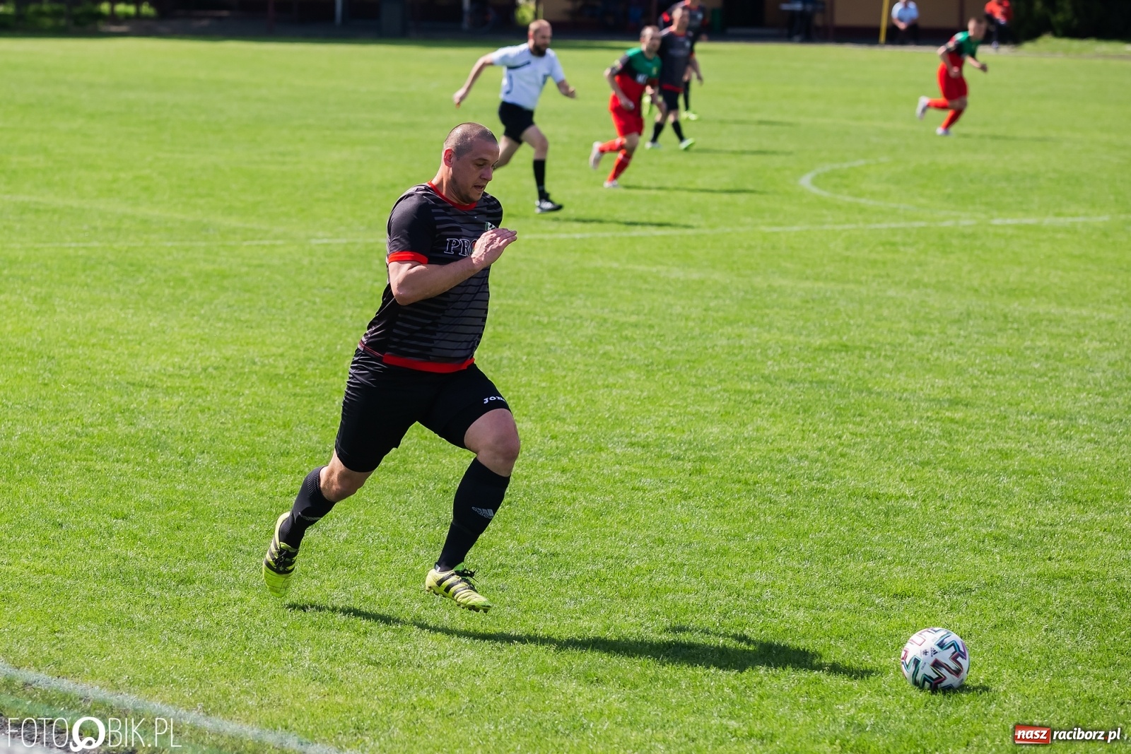 Zdjęcie w galerii na portalu naszraciborz.pl: Chwałowice na kolanach. Tworków goni czołówkę [FOTO] wiadomości z regionu