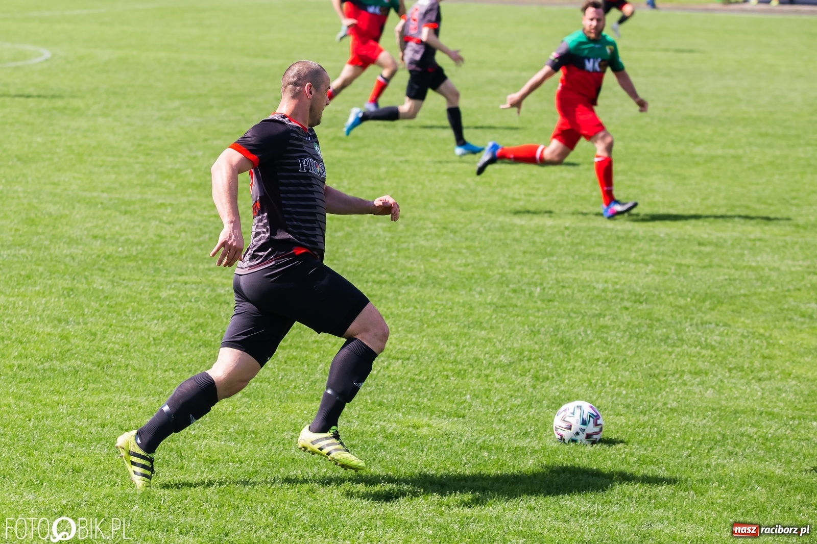 Zdjęcie w galerii na portalu naszraciborz.pl: Chwałowice na kolanach. Tworków goni czołówkę [FOTO] wiadomości z regionu