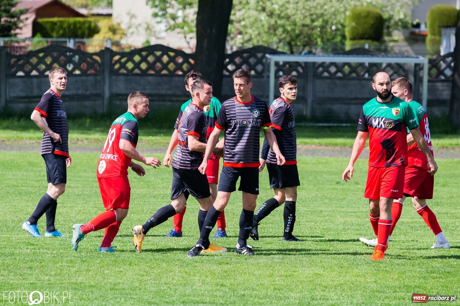 Zdjęcie w galerii na portalu naszraciborz.pl: Chwałowice na kolanach. Tworków goni czołówkę [FOTO] wiadomości z regionu