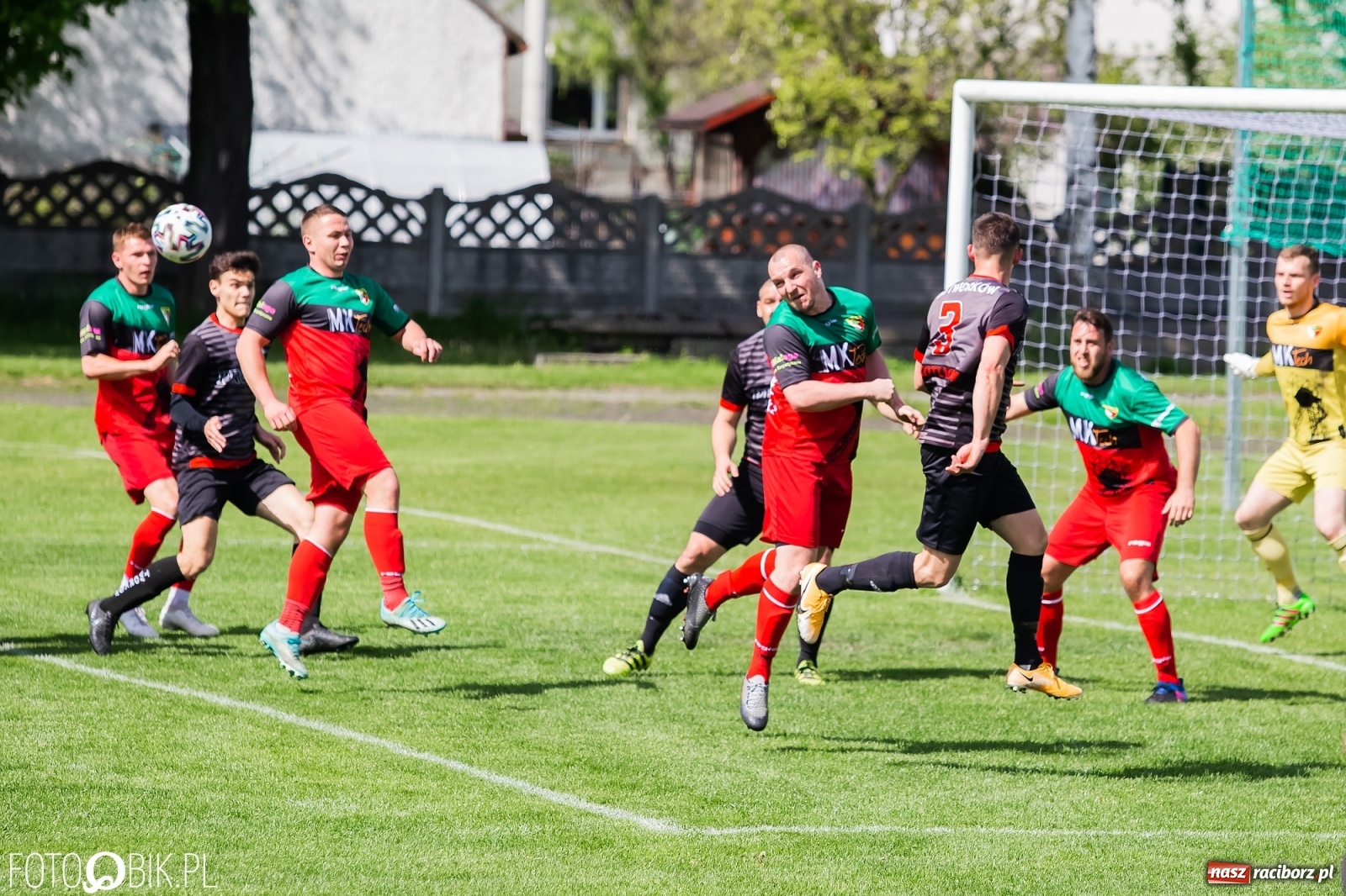 Zdjęcie w galerii na portalu naszraciborz.pl: Chwałowice na kolanach. Tworków goni czołówkę [FOTO] wiadomości z regionu