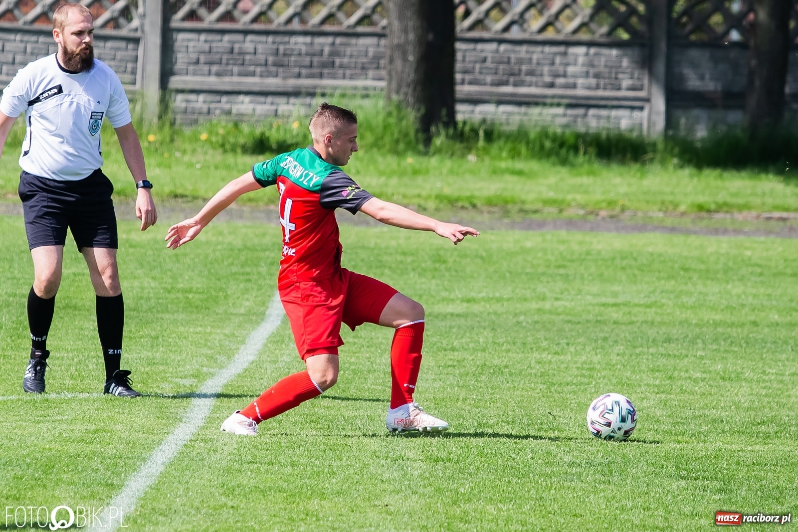 Zdjęcie w galerii na portalu naszraciborz.pl: Chwałowice na kolanach. Tworków goni czołówkę [FOTO] wiadomości z regionu