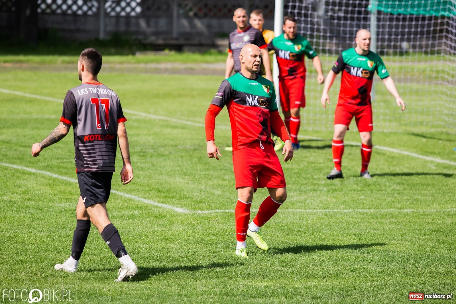 Zdjęcie w galerii na portalu naszraciborz.pl: Chwałowice na kolanach. Tworków goni czołówkę [FOTO] wiadomości z regionu