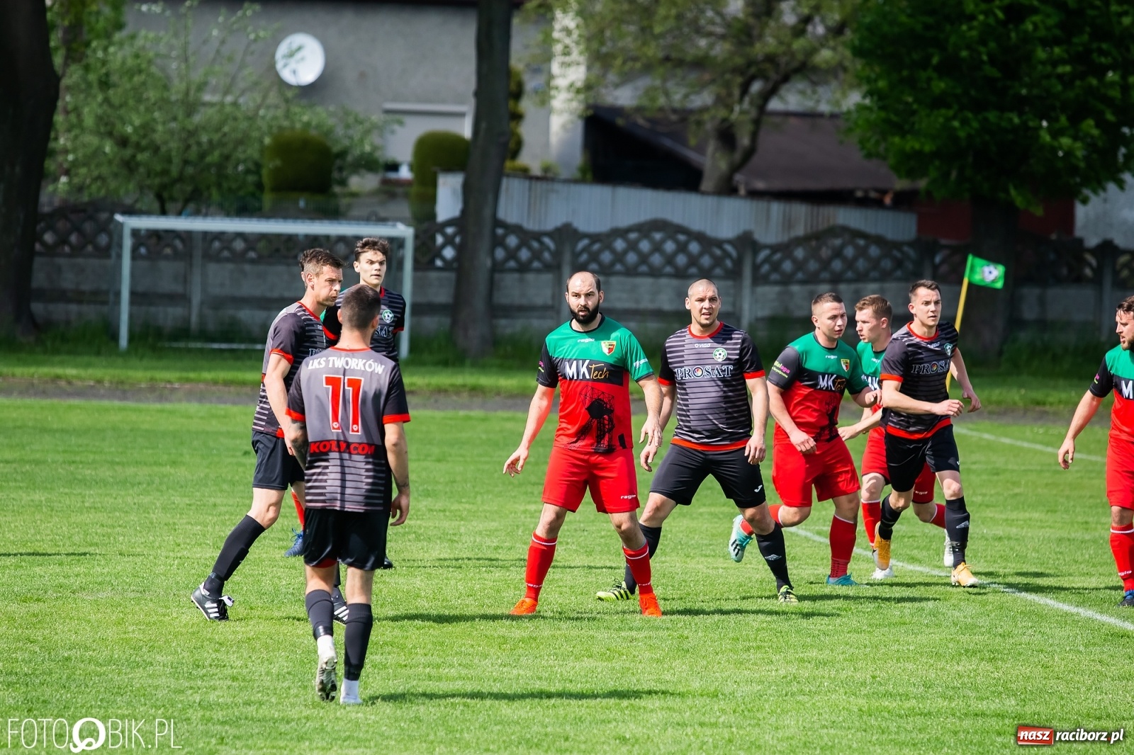 Zdjęcie w galerii na portalu naszraciborz.pl: Chwałowice na kolanach. Tworków goni czołówkę [FOTO] wiadomości z regionu