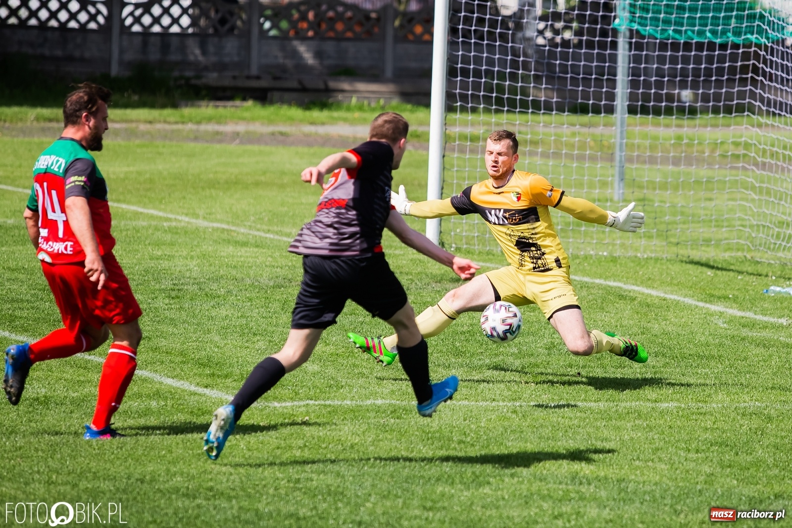 Zdjęcie w galerii na portalu naszraciborz.pl: Chwałowice na kolanach. Tworków goni czołówkę [FOTO] wiadomości z regionu
