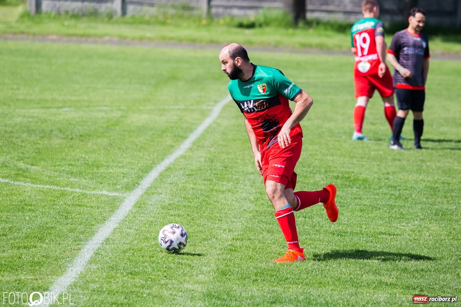 Zdjęcie w galerii na portalu naszraciborz.pl: Chwałowice na kolanach. Tworków goni czołówkę [FOTO] wiadomości z regionu