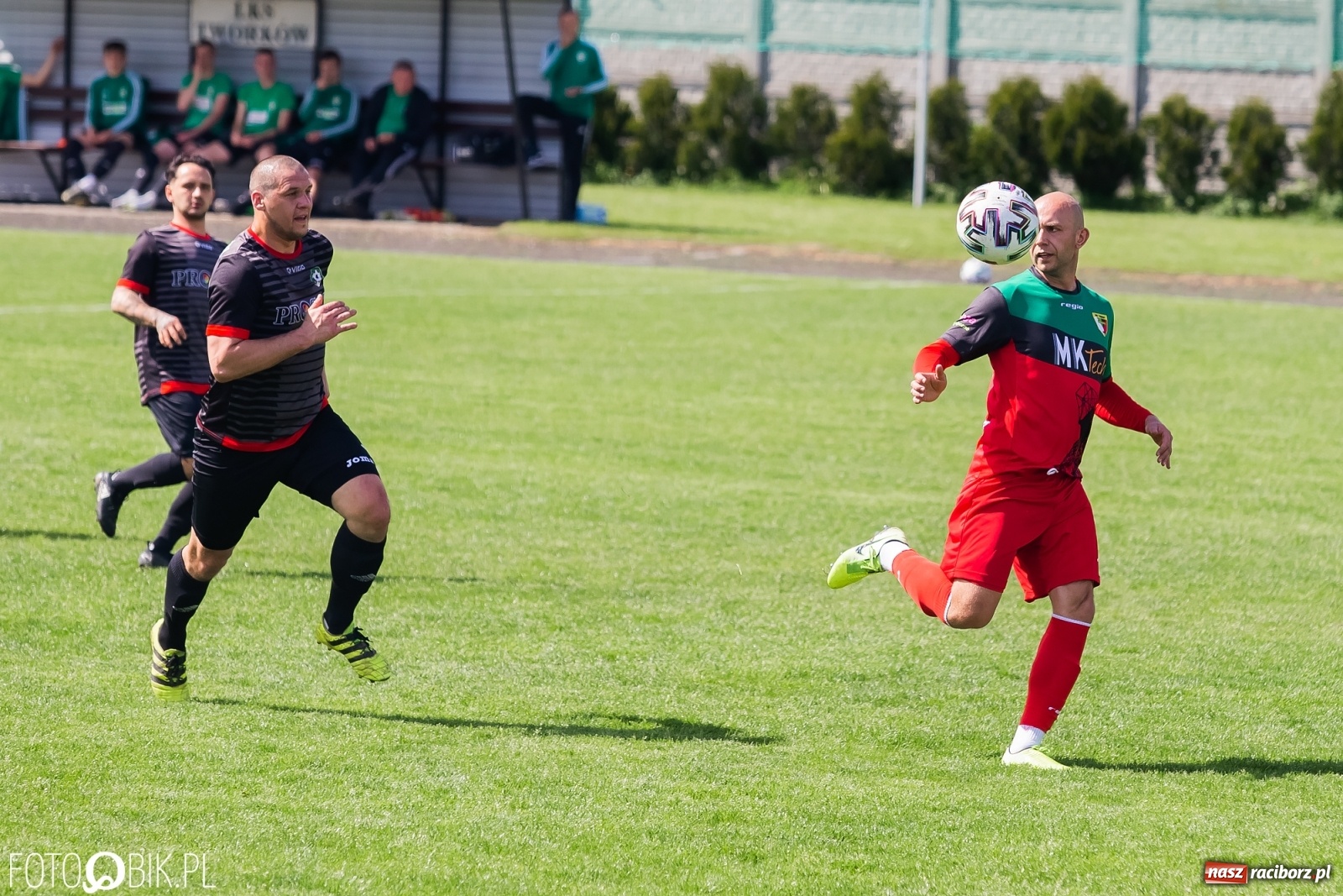 Zdjęcie w galerii na portalu naszraciborz.pl: Chwałowice na kolanach. Tworków goni czołówkę [FOTO] wiadomości z regionu