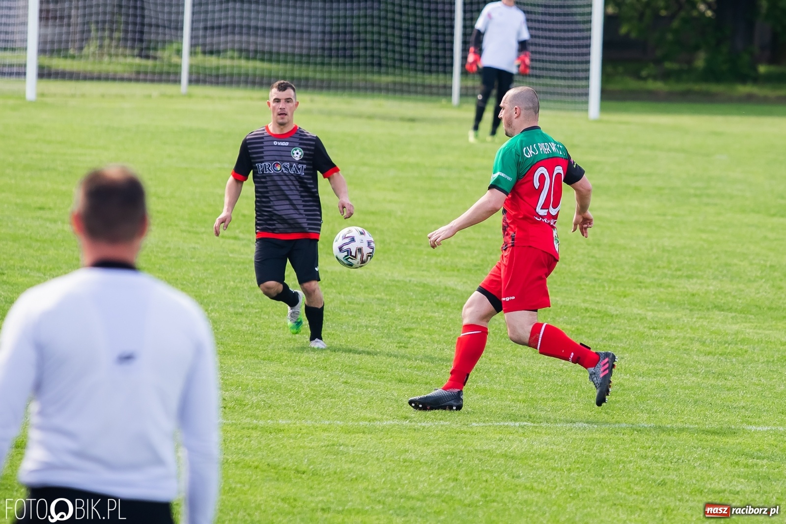 Zdjęcie w galerii na portalu naszraciborz.pl: Chwałowice na kolanach. Tworków goni czołówkę [FOTO] wiadomości z regionu